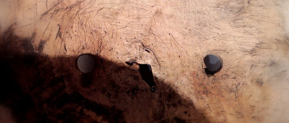 Detalj av stol skåret ut av en treknute